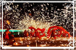 銅梁火龍尬台灣火舞萬人爭睹 南投燈會熱力四射全台聚焦