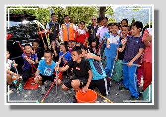 清淨台灣仁愛行動淨山活動　林明溱與千名志工一同淨山