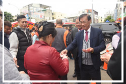 草屯敦和宮迎神祈福 林縣長發紅包