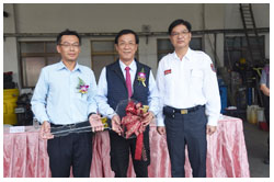 久鑫科技、閎泰科技捐贈救護車 林縣長致贈感謝狀