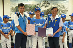 新豐、中正少棒隊勇闖前八强 成績亮麗林縣長接見表揚