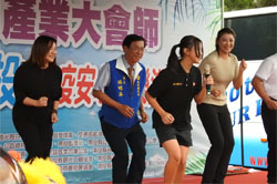 振興南投觀光 遊覽車、觀光客日月潭大會師