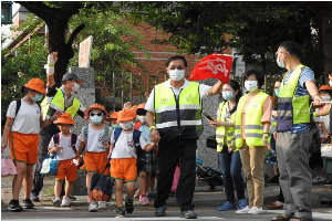 縣長關心兒童路口安全