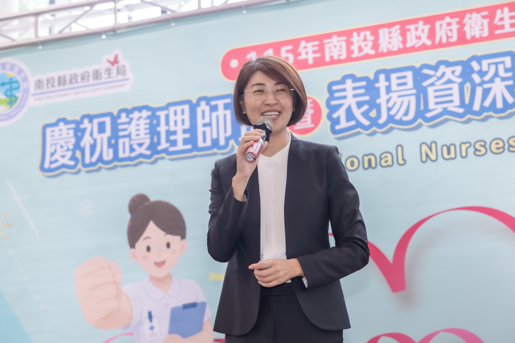 相關圖片1-白衣天使齊聚半山夢工廠歡慶護師節 縣府表揚資深護理人員