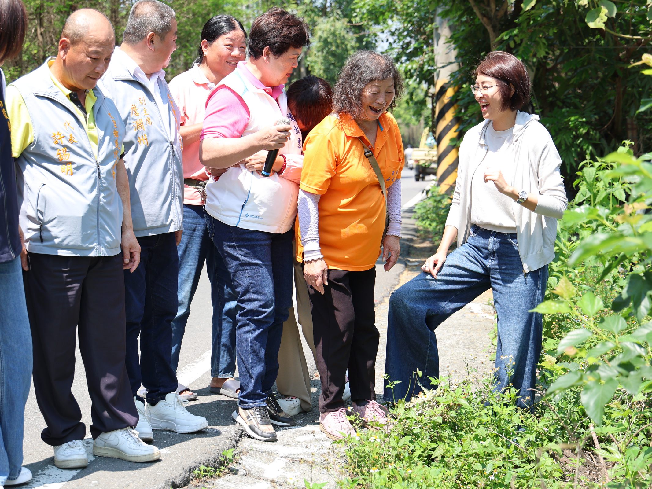 相關圖片2-許縣長水里會勘，加速改善道路、排水
