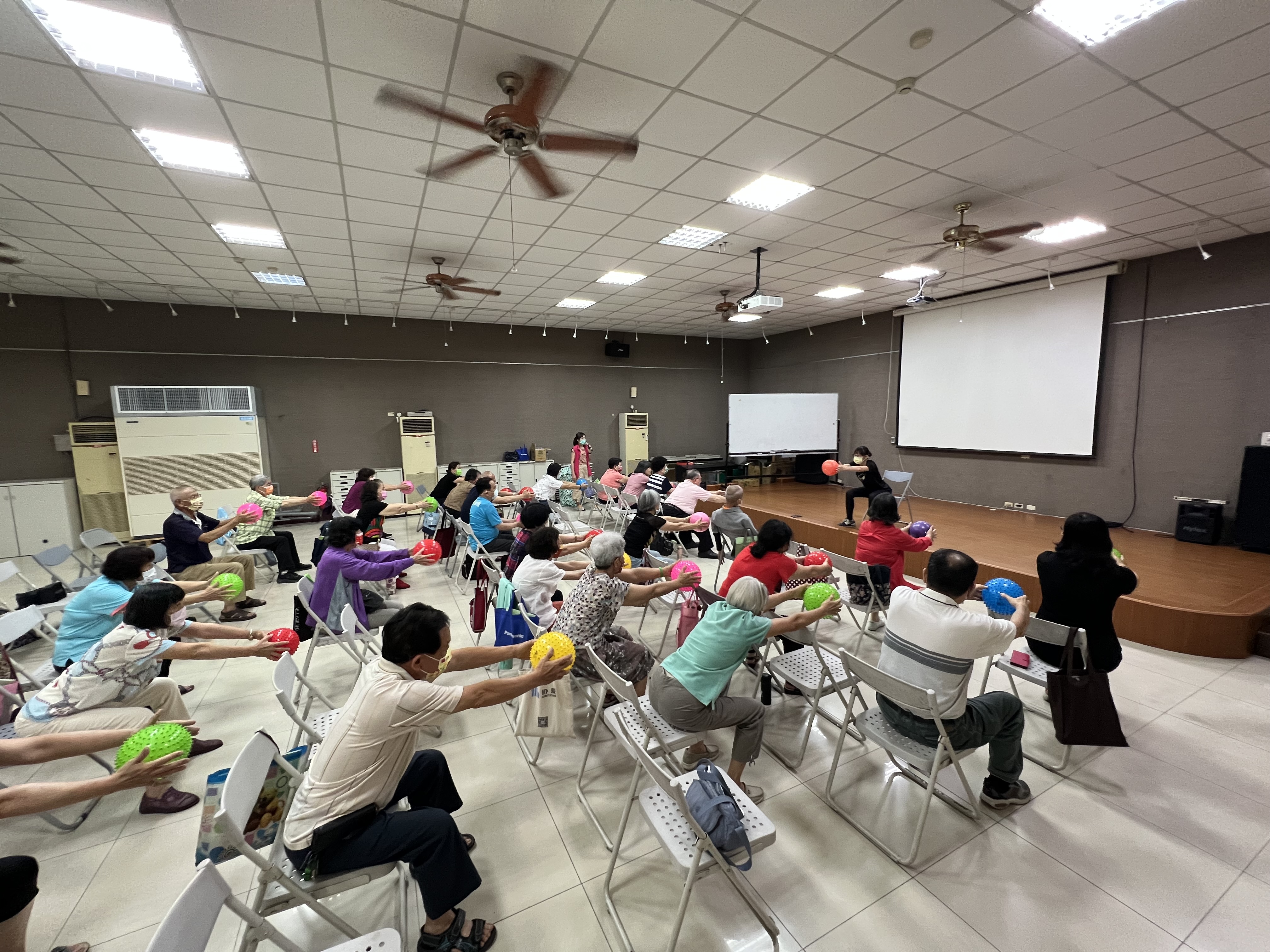 相關圖片1-1001國際老人日 有尊嚴地老去 高齡友善愛無距 樂活南投好安居