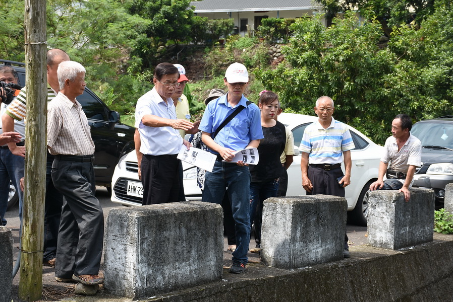 圖片-縣長會勘國姓鄉危橋農路 指示儘速改善維護民眾安全