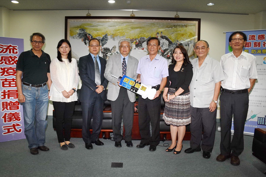 相關圖片1-國光生技捐贈流感疫苗 林縣長表感謝盼讓居服員更健康