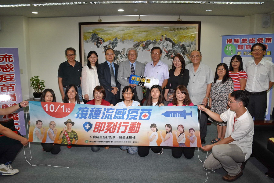 相關圖片2-國光生技捐贈流感疫苗 林縣長表感謝盼讓居服員更健康