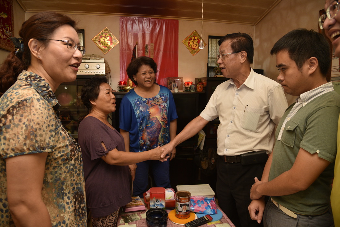 圖片-集集鎮農民意外遭路樹壓死  林縣長致贈災害救助金