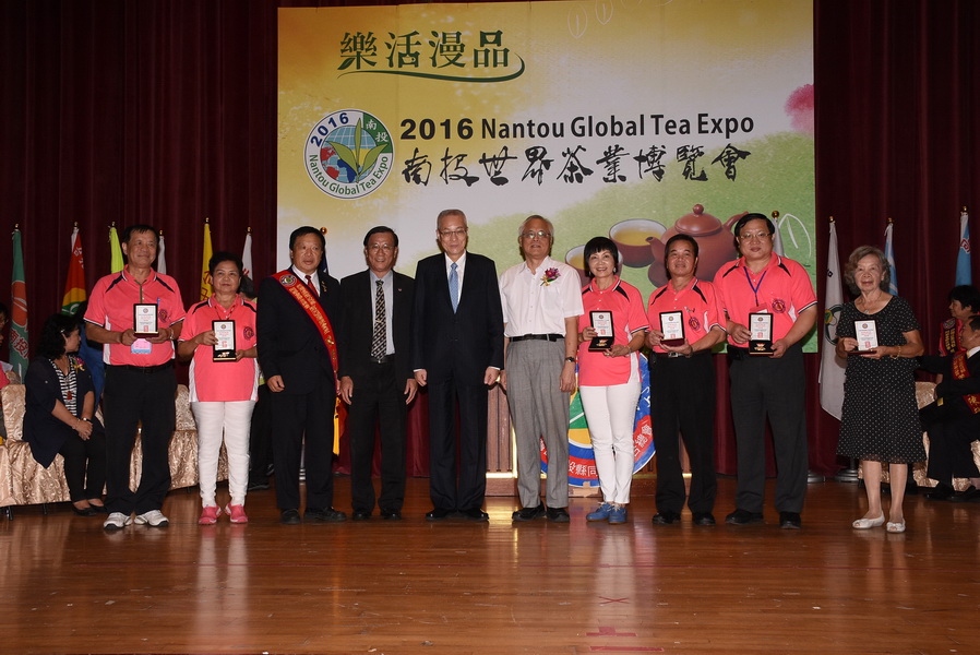 相關圖片1-南投同鄉會鳳還巢大會師登場 千人齊聚茶博會樂活品茶