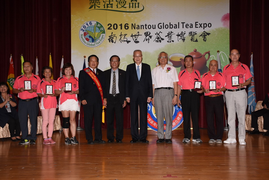 相關圖片2-南投同鄉會鳳還巢大會師登場 千人齊聚茶博會樂活品茶