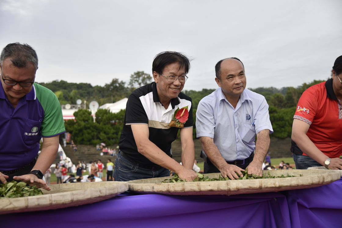 相關圖片1-雙十國慶，茶博會千人體驗揉茶樂趣