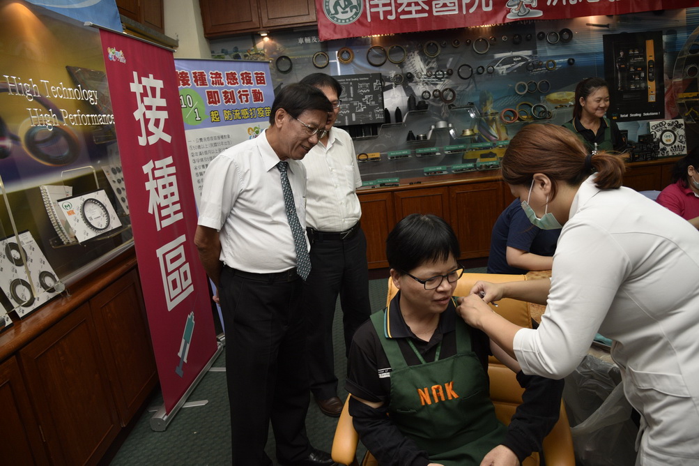 圖片-林縣長關心企業接種流感疫苗  籲大家儘快施打