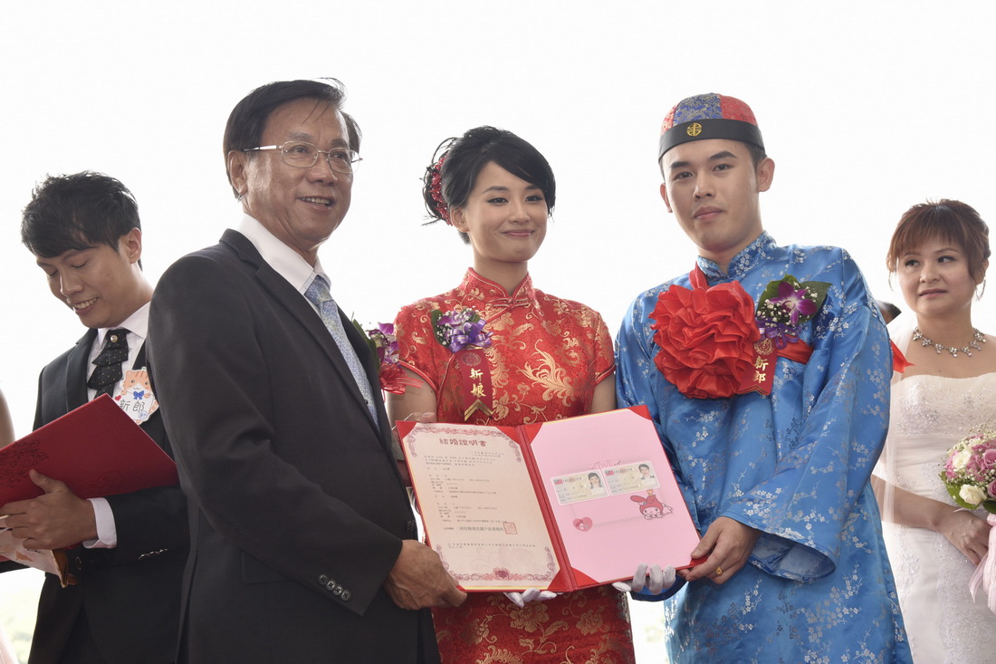 相關圖片1-30年前父母參加日月潭水上婚禮  女兒施映竹接棒