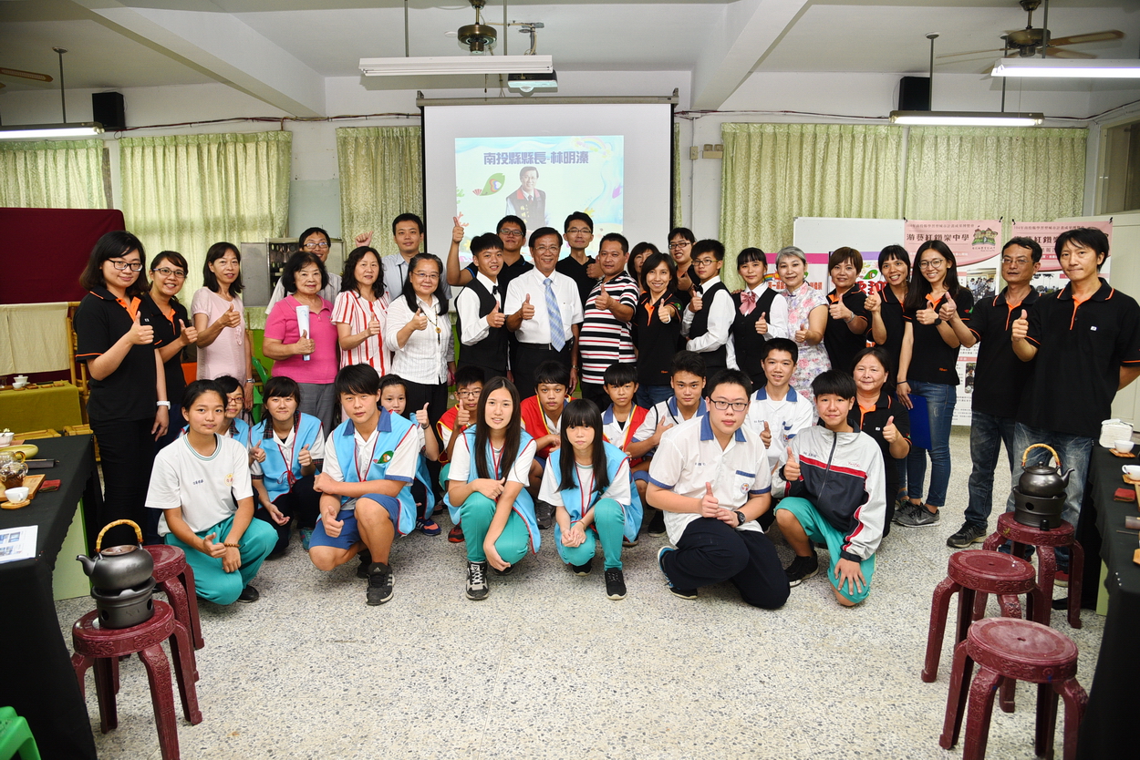相關圖片3-林縣長走訪魚池學校  勉勵各校以愛心、耐心讓學生熱愛學習