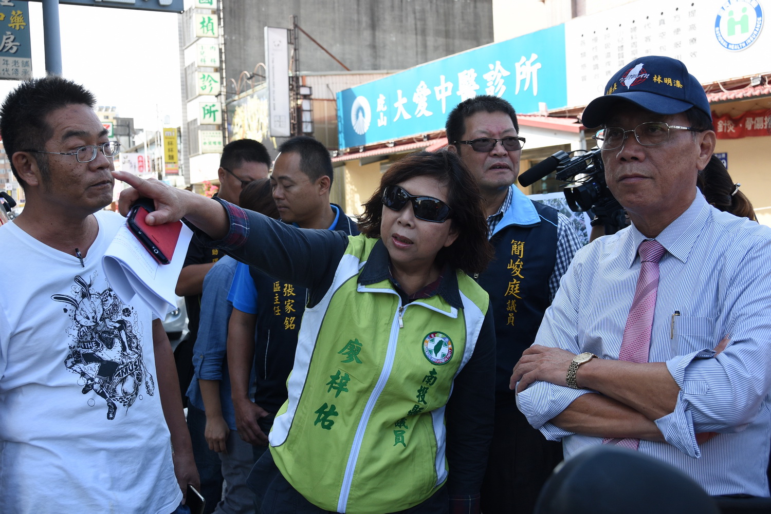 圖片-縣長會勘草屯鎮富林路  全力支持道路拓寬工程