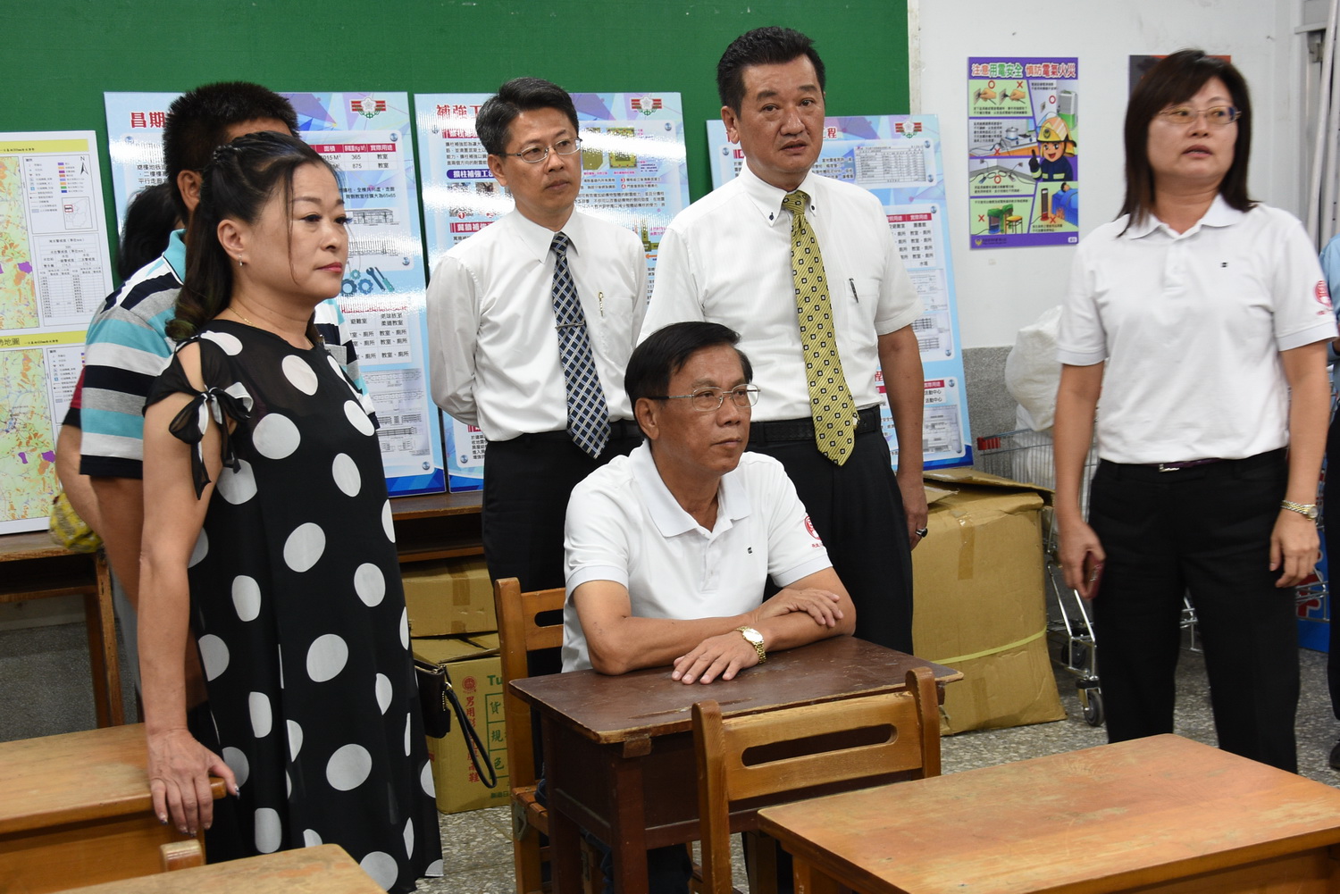 圖片-關心南投教育 縣長走訪草屯學校