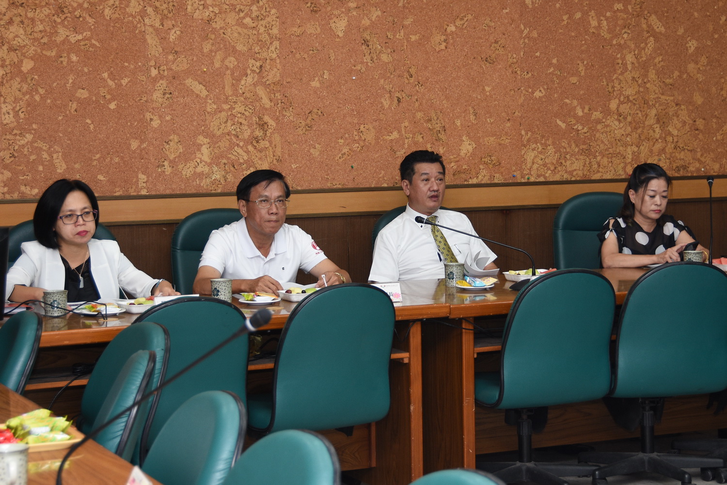 相關圖片1-關心南投教育 縣長走訪草屯學校