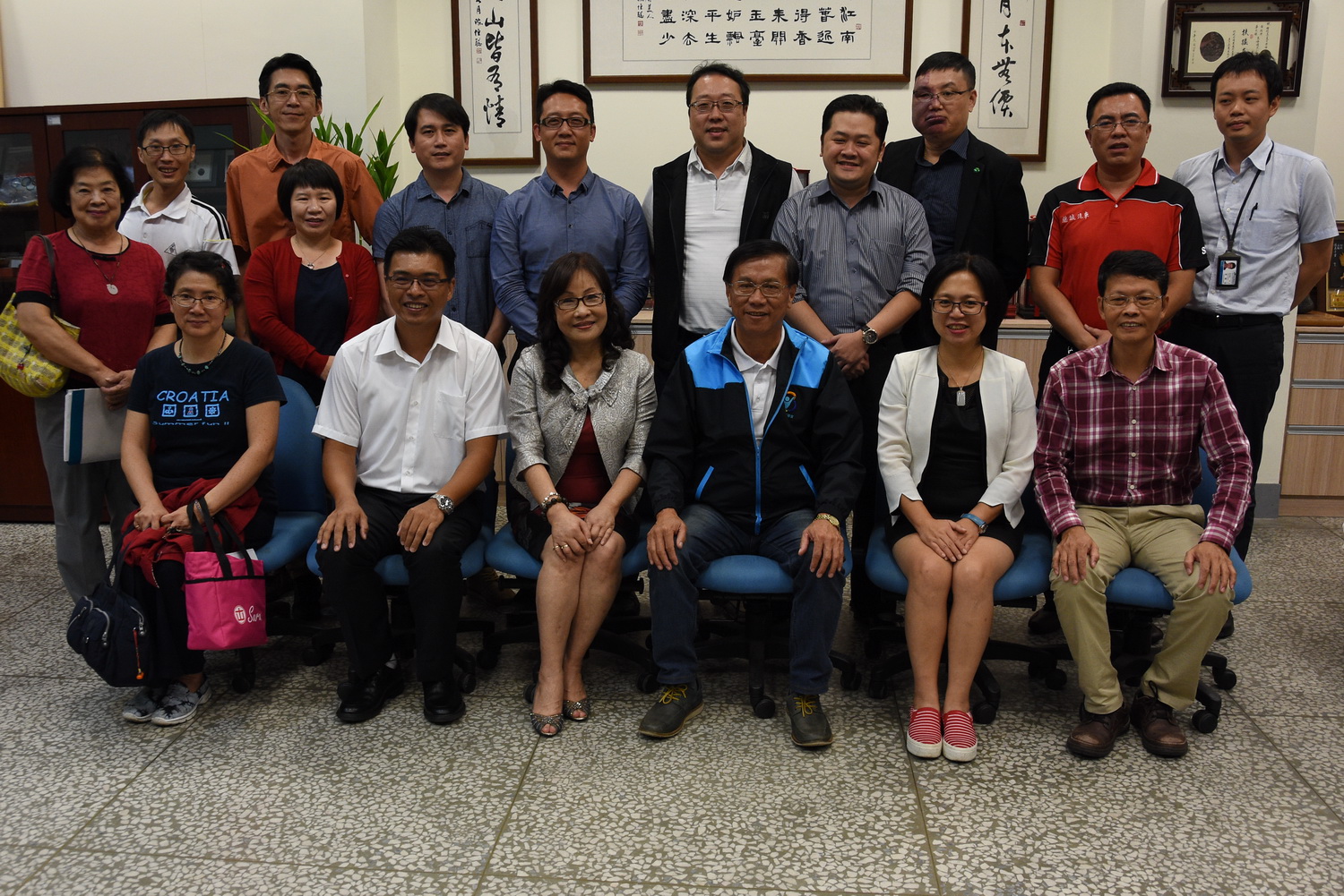 相關圖片2-關心南投教育 縣長走訪草屯學校