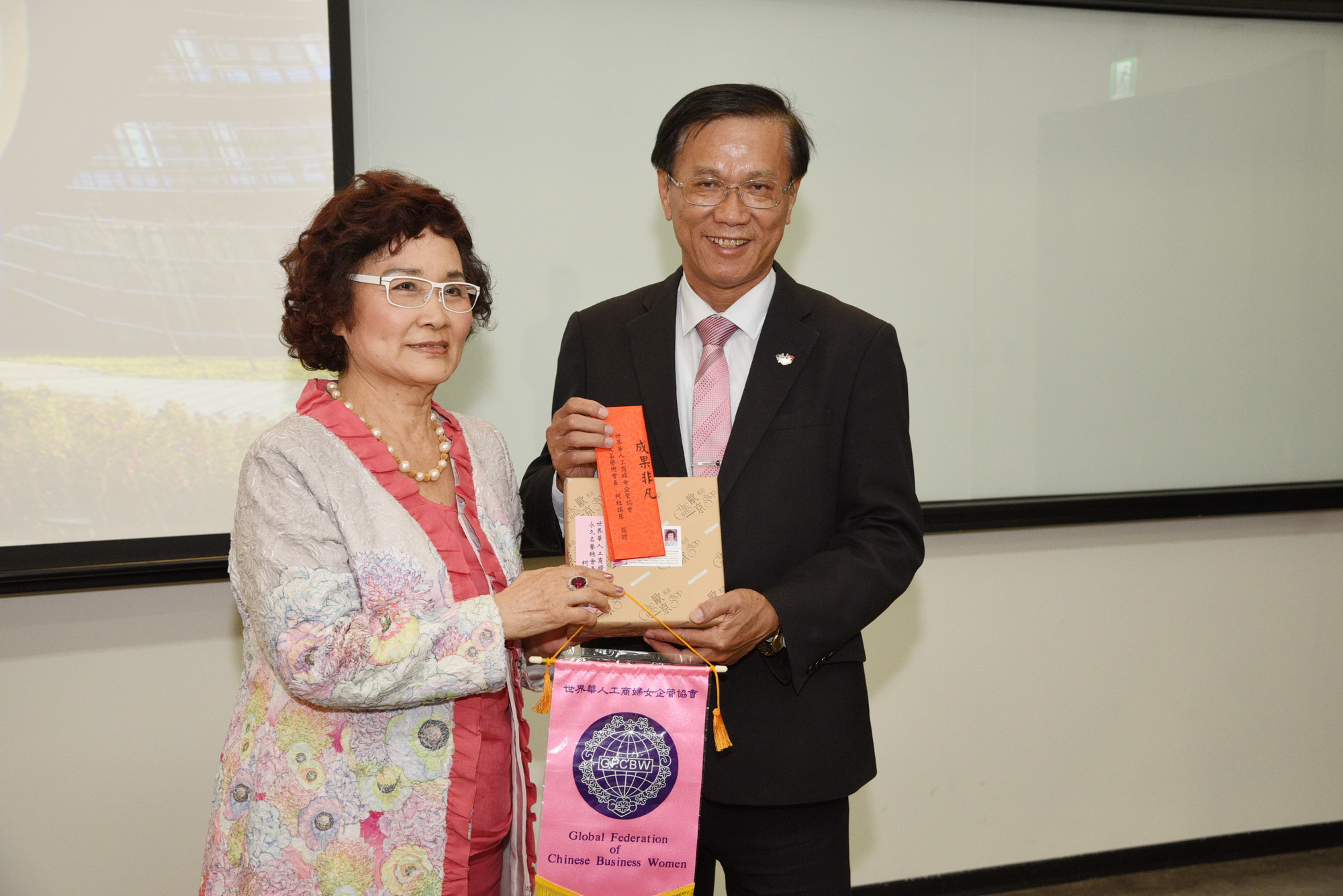 圖片-林縣長歡迎世界華人工商婦女企管協會蒞縣參訪