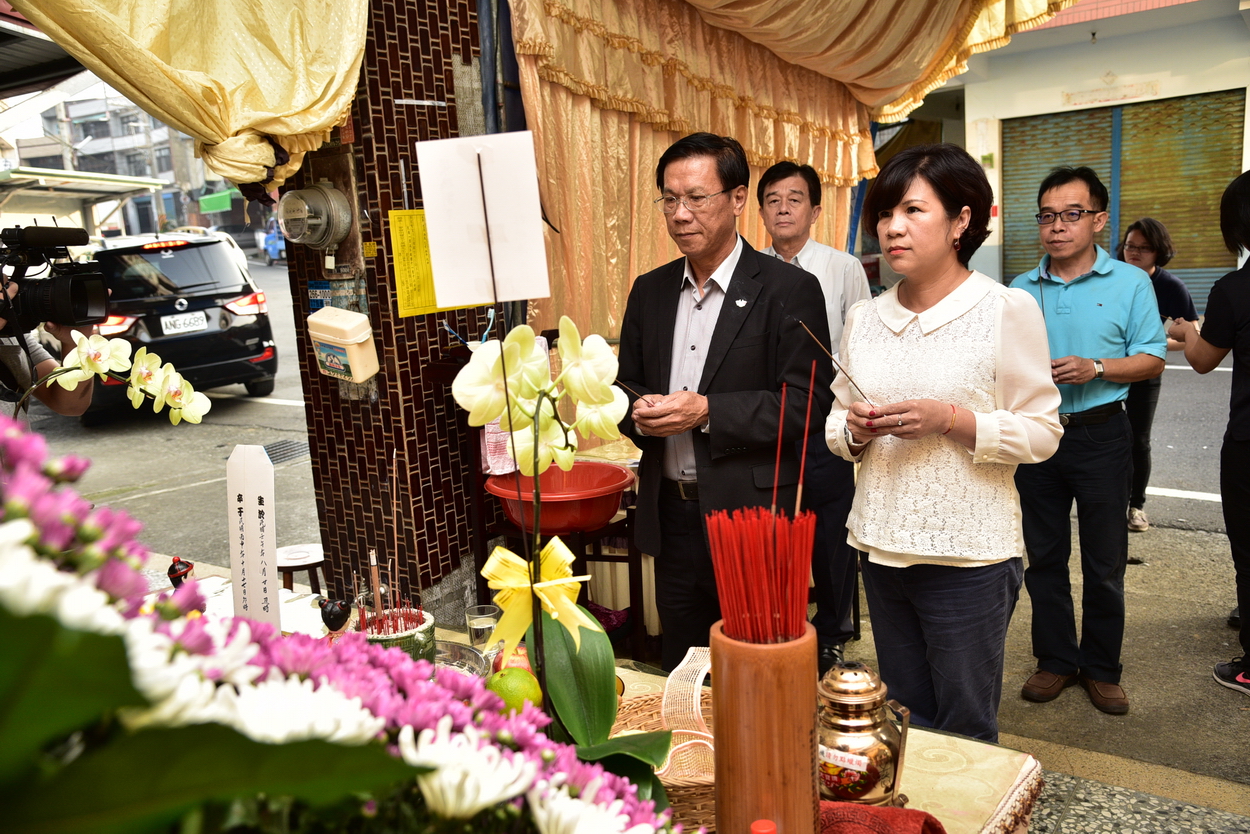 相關圖片1-鹿谷採茶車火燒意外  縣長慰問傷者及亡者家屬