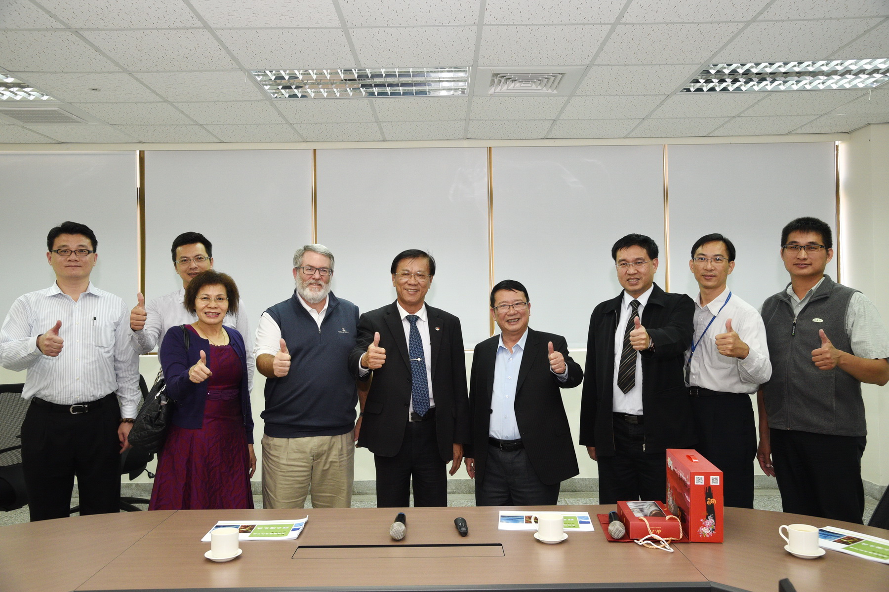 圖片-林縣長至中興新村拜會正瀚農業生技公司