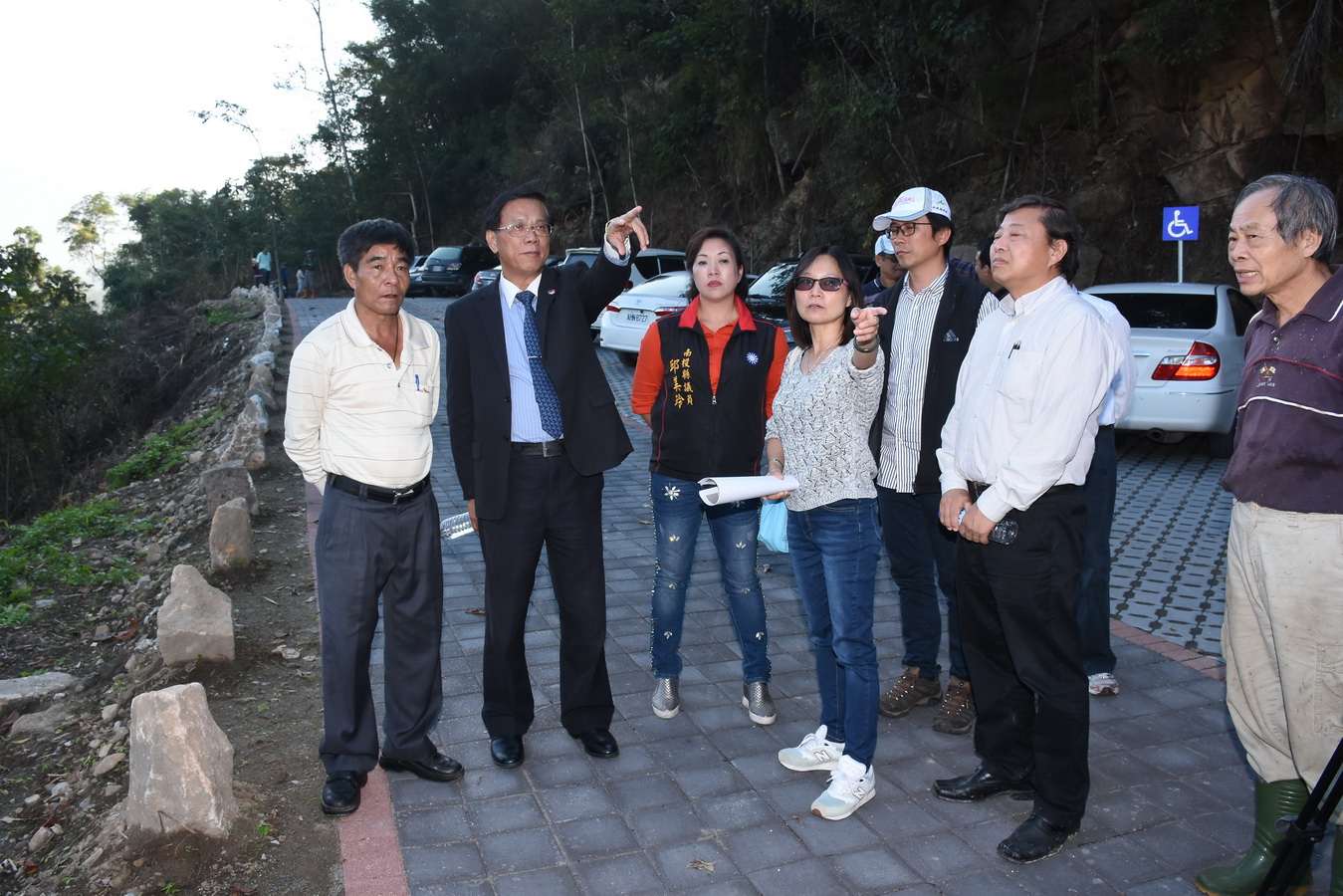 圖片-縣長會勘國姓鄉打石園區停車場及步道改善工程