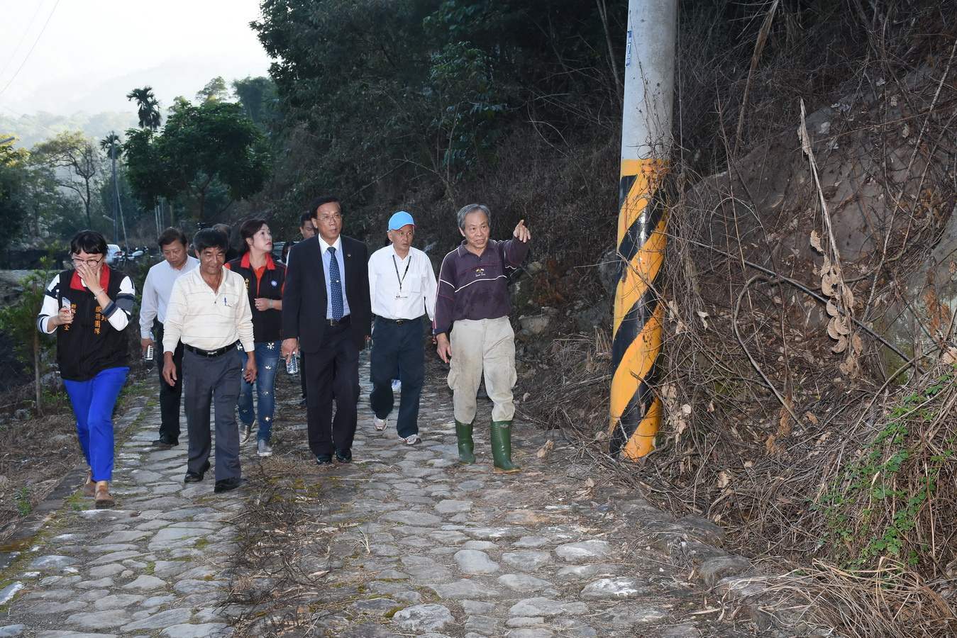 相關圖片2-縣長會勘國姓鄉打石園區停車場及步道改善工程