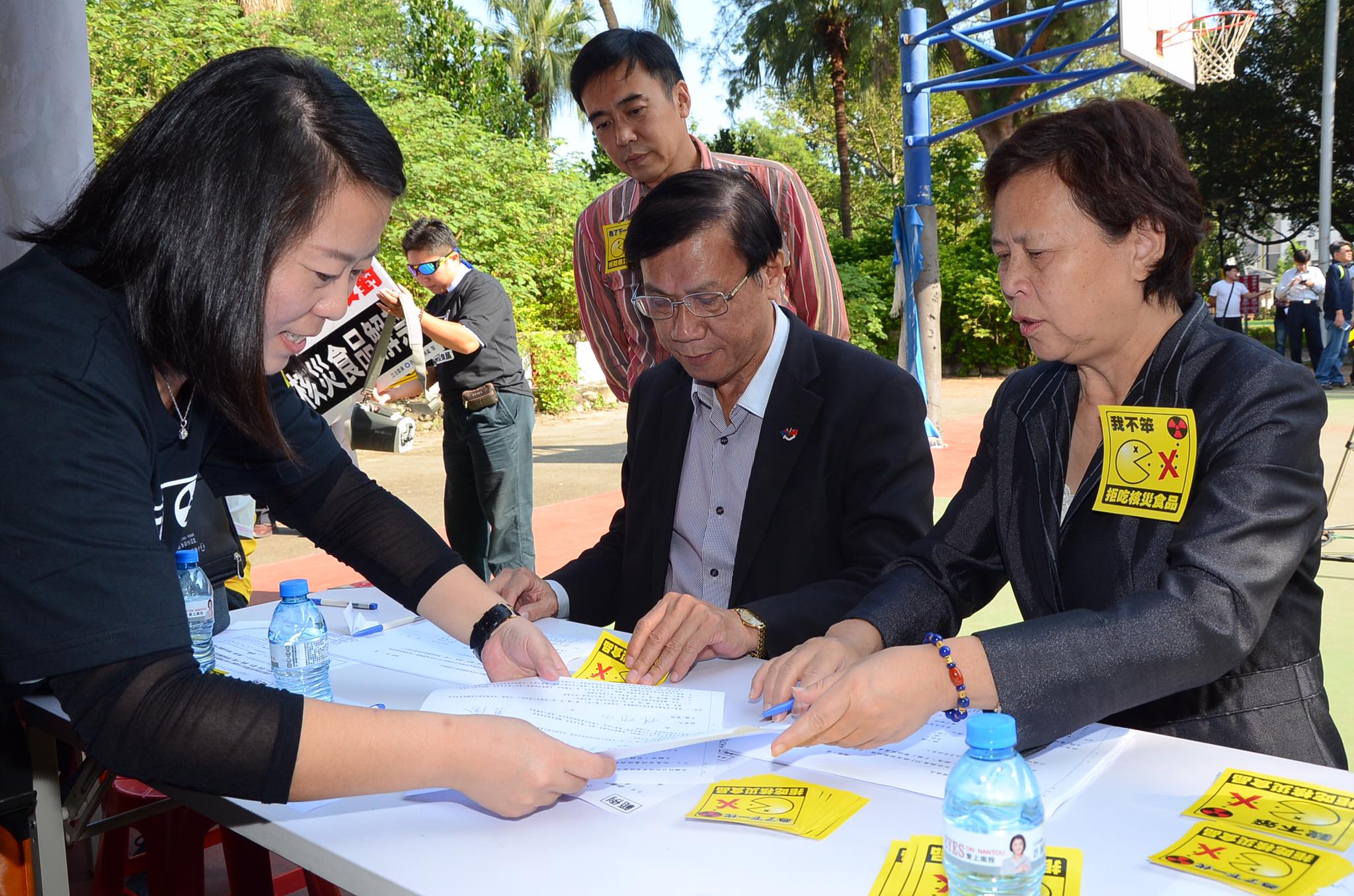 相關圖片1-反核食公投連署   縣長林明溱力挺