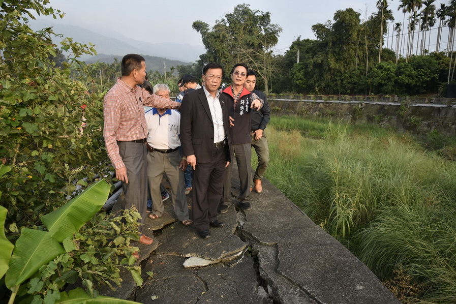圖片-集集清水溝護岸崩裂  林縣長指示爭取經費改善