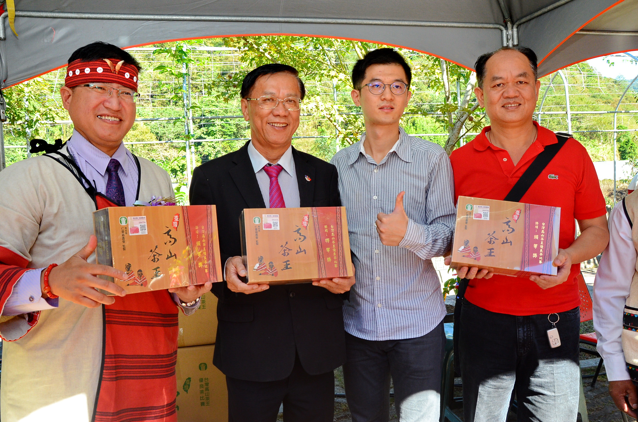 相關圖片1-高山茶王比賽得獎好茶  縣府將協助拓展大陸市場