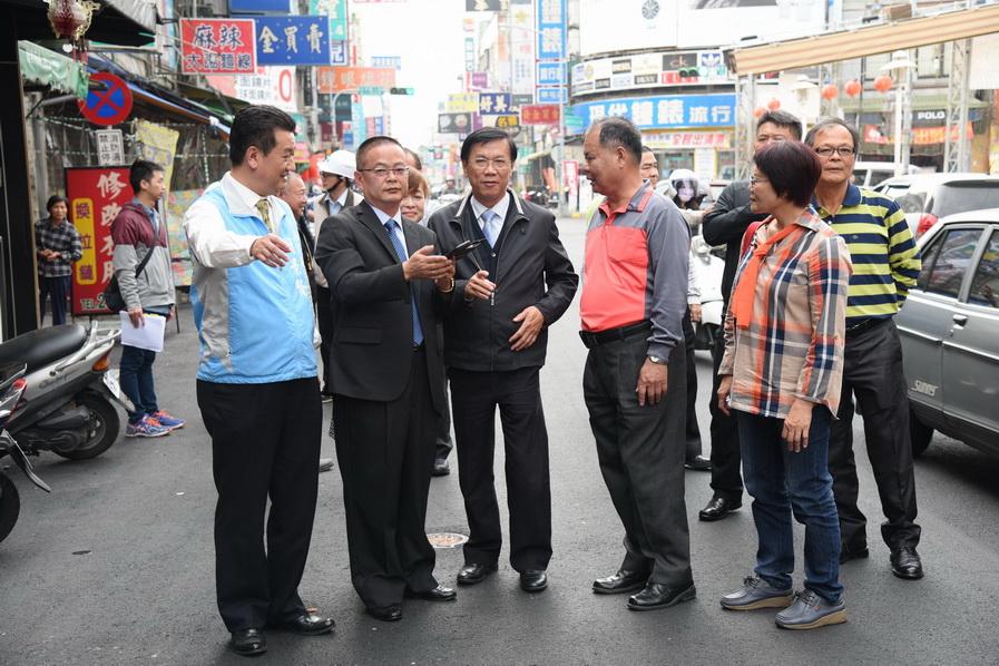 相關圖片1-草屯鎮碧山路重鋪柏油  居民及店家都說「讚」