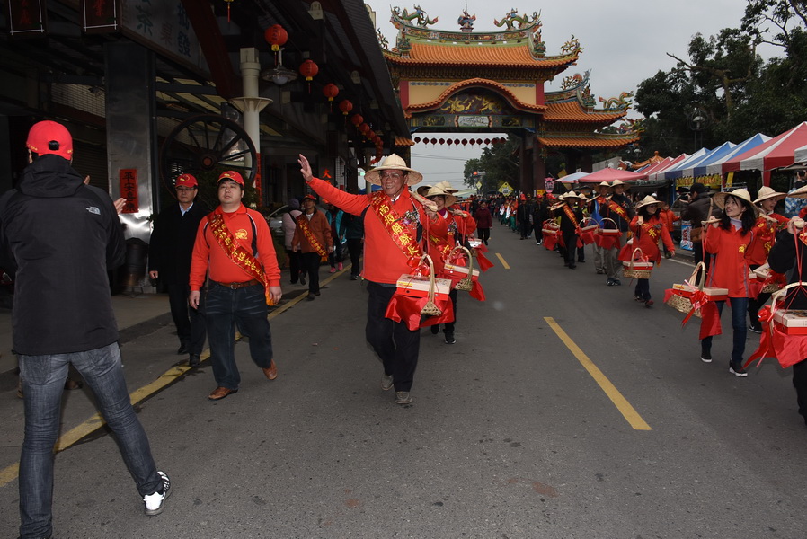 相關圖片1-受天宮呷米糕、賺大錢 11,988台斤米糕桃邀大家來呷平安