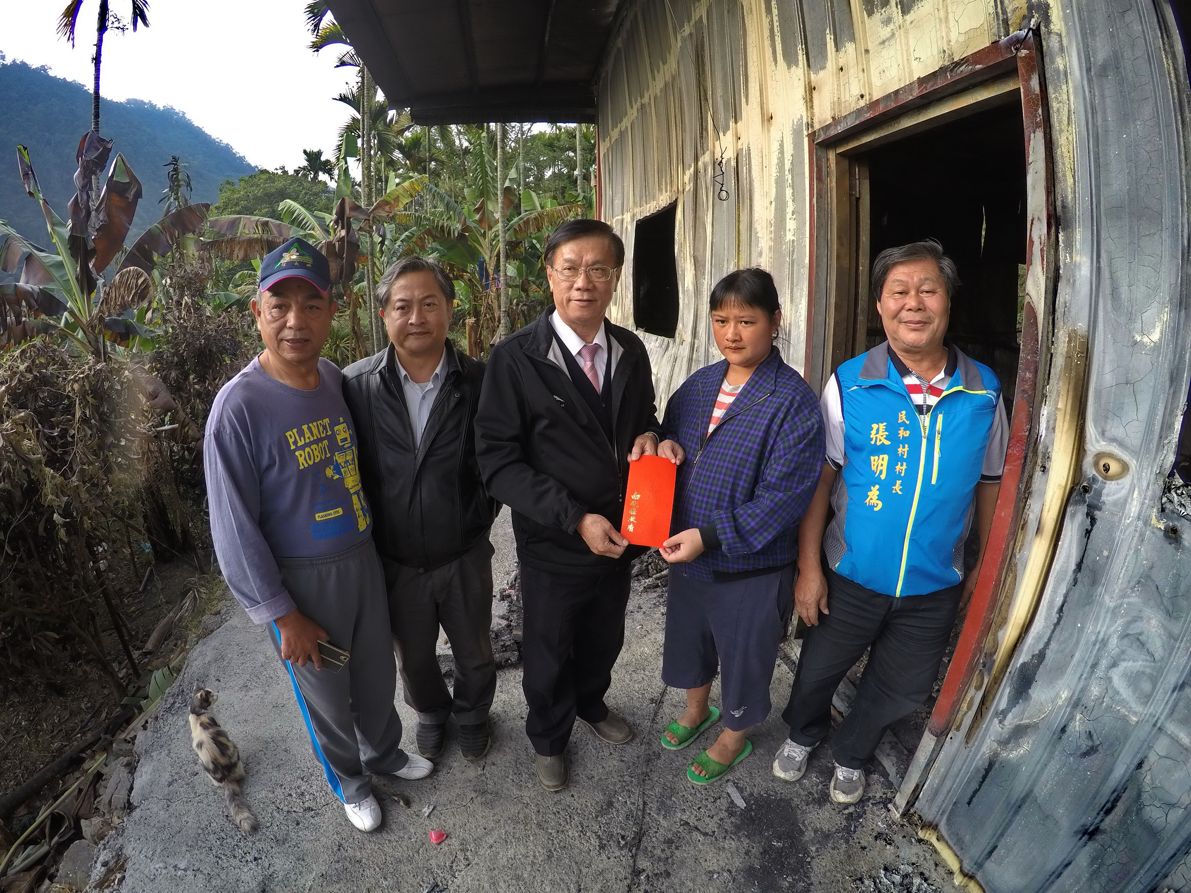 圖片-潭南村民宅火災   林明溱縣長慰問受災戶