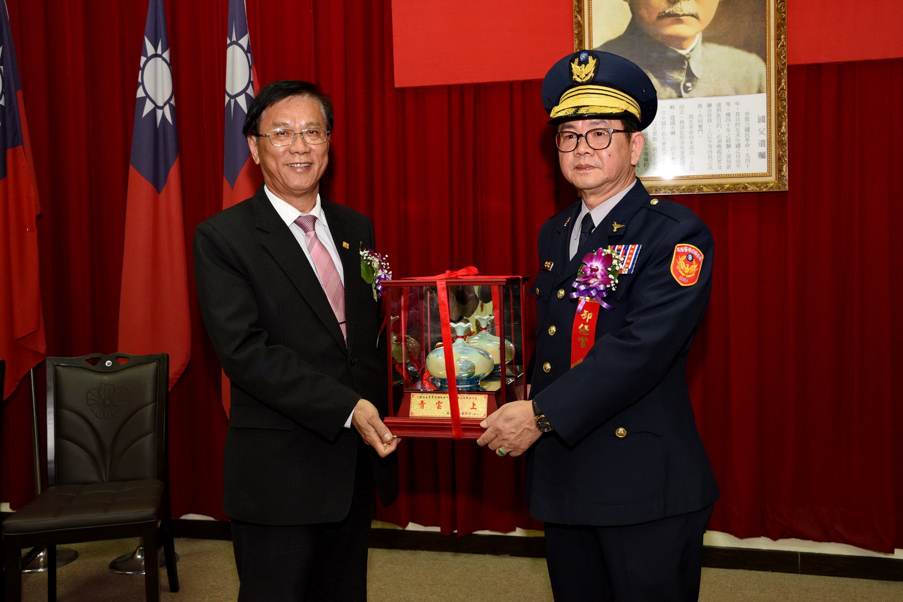 相關圖片1-縣政府警察局長交接  邱寬愉履新