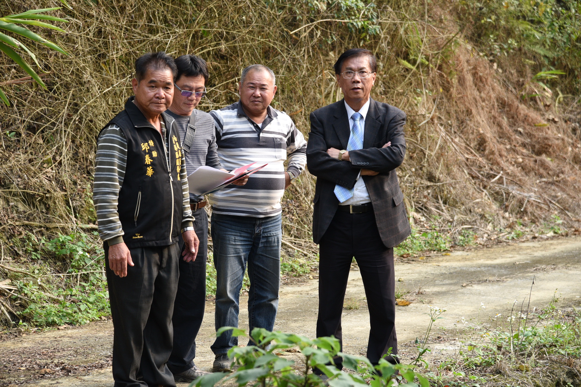 圖片-林縣長會勘中寮鄉2處野溪護岸 同意整治