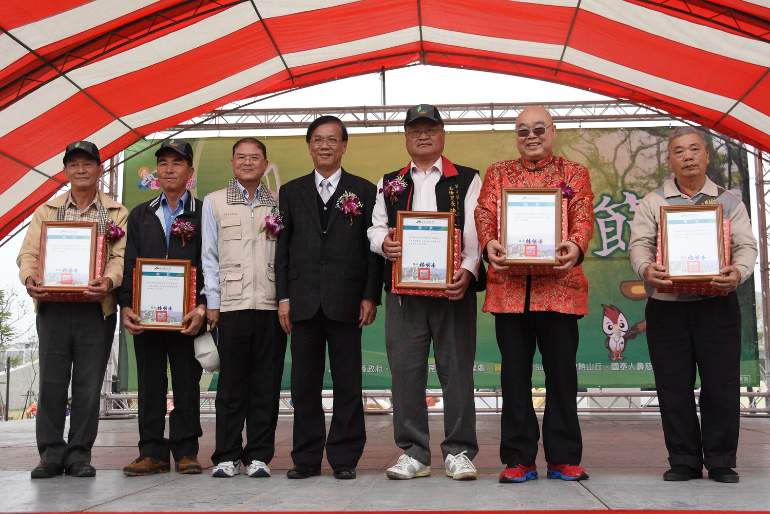 相關圖片1-響應植樹護南投 民眾踴躍索取苗木