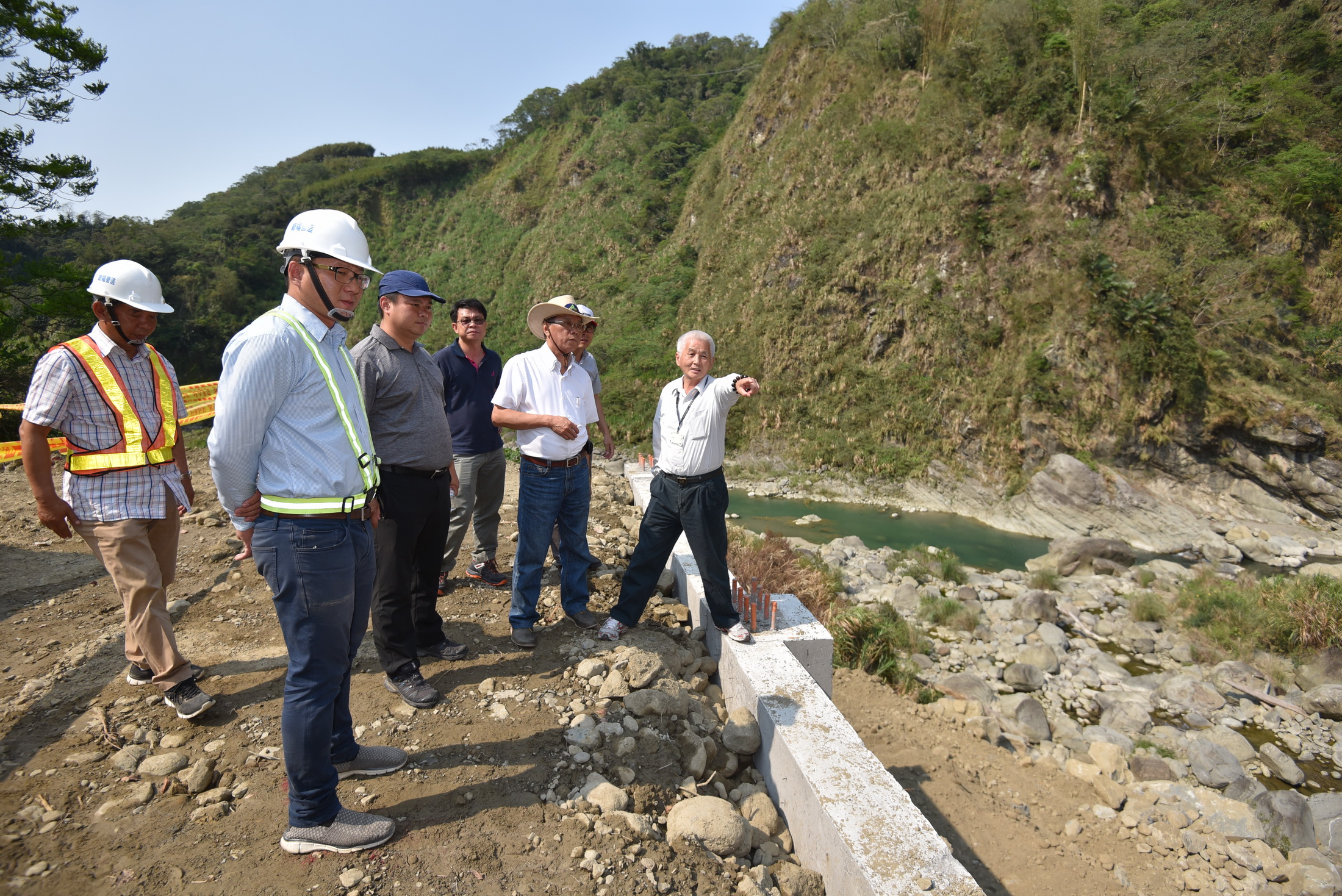 圖片-瑞龍瀑布觀景平台工程　林縣長要求廠商雨季前完工