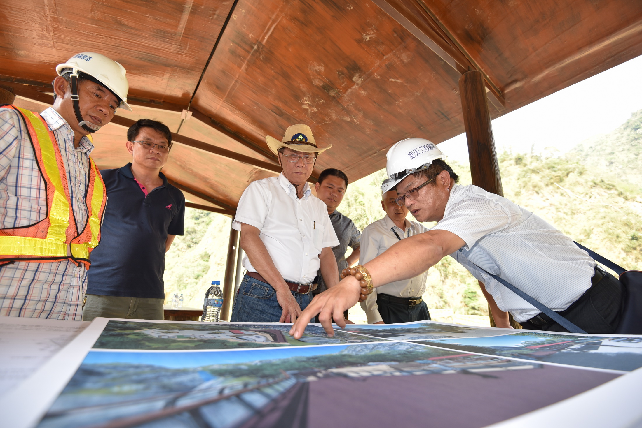 相關圖片1-瑞龍瀑布觀景平台工程　林縣長要求廠商雨季前完工