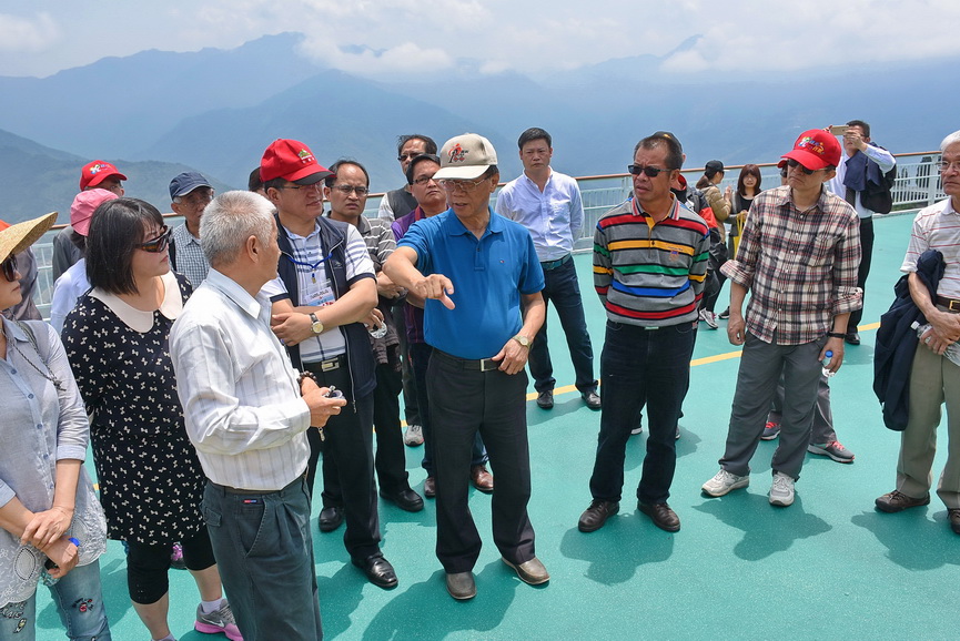 圖片-林縣長視察清境高空景觀步道 預計5月開放