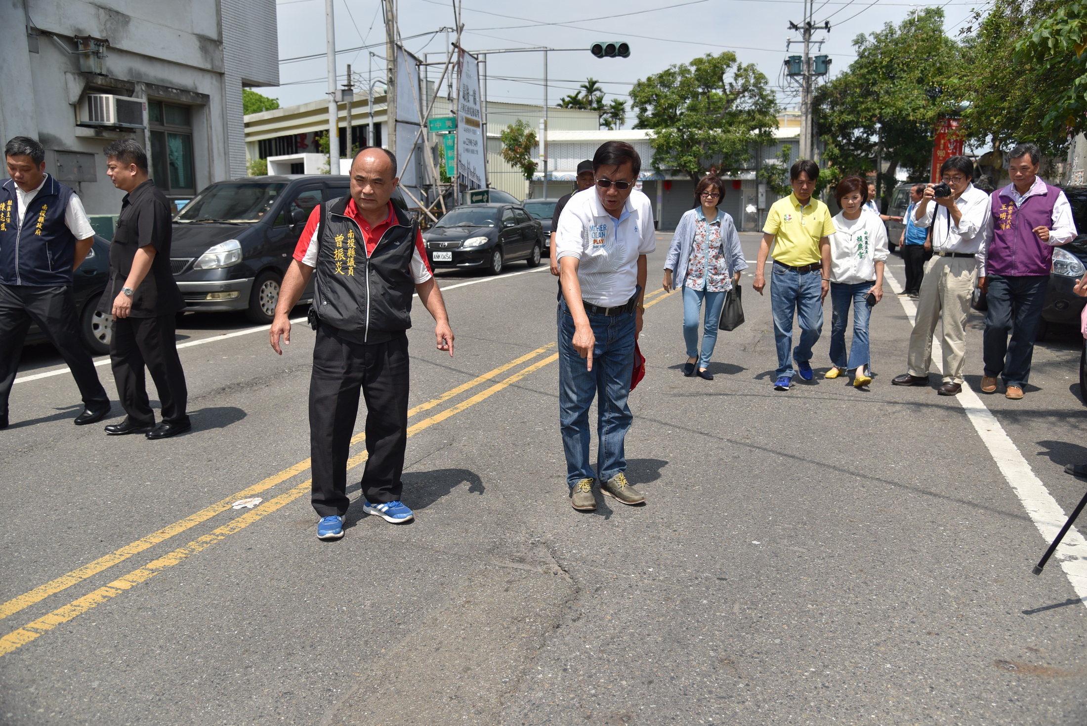 相關圖片1-縣長會勘草屯、南投、名間多處道路　同意盡快發包改善