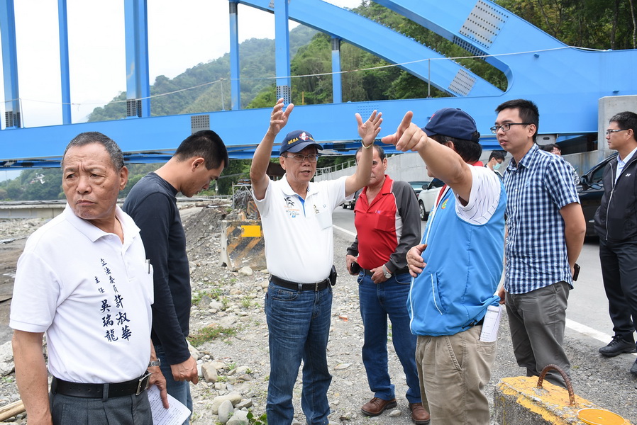 圖片-縣長視察桐林橋工程品質及會勘多處農路、野溪改善工程