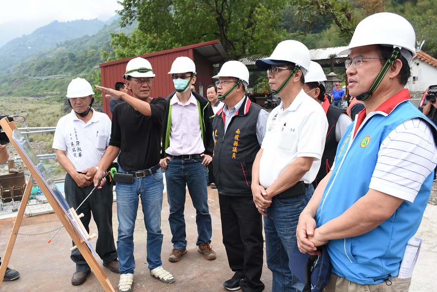 相關圖片1-縣長視察桐林橋工程品質及會勘多處農路、野溪改善工程