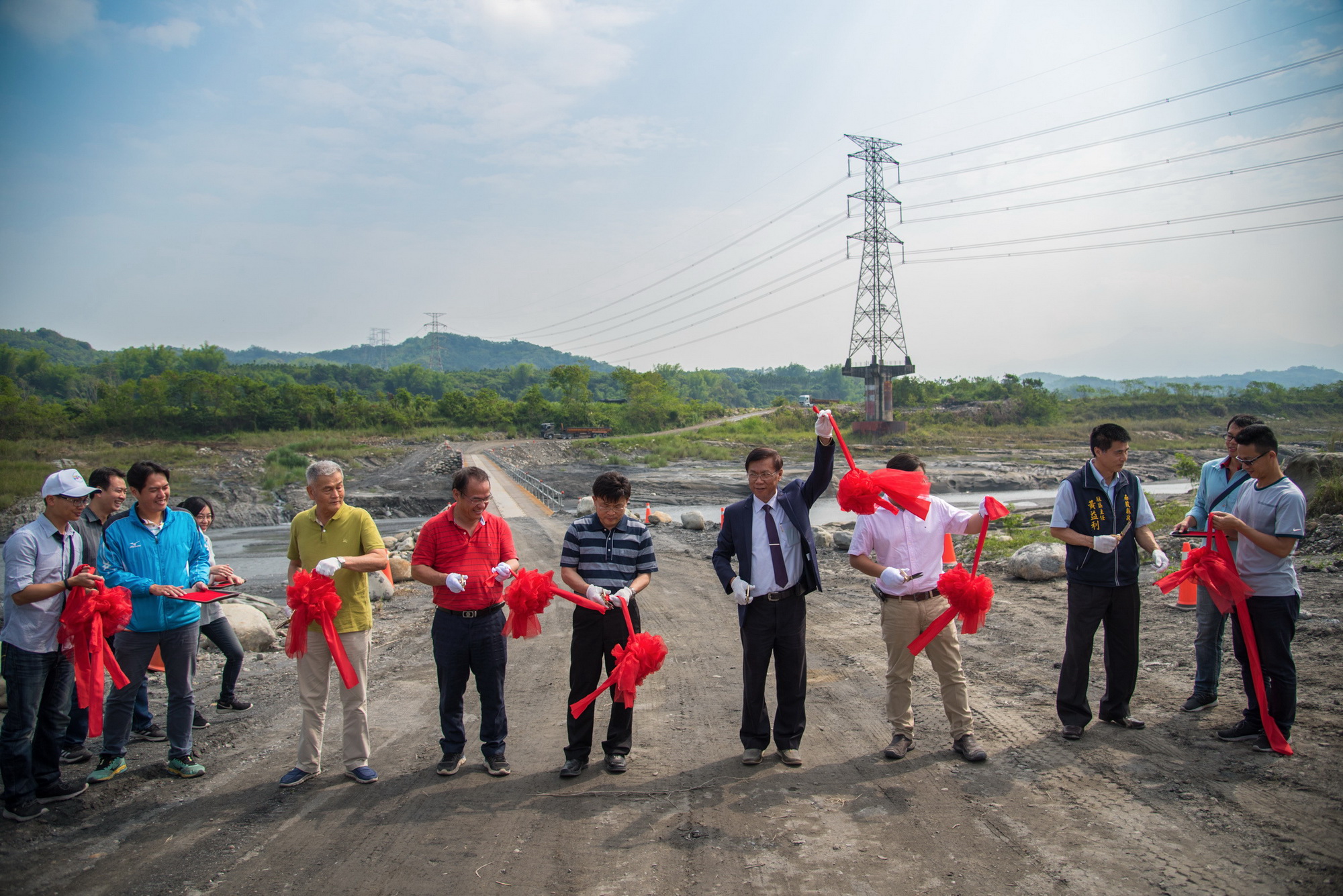 相關圖片2-台16線跨河鋼便橋啟用 解決濁水村砂石空污