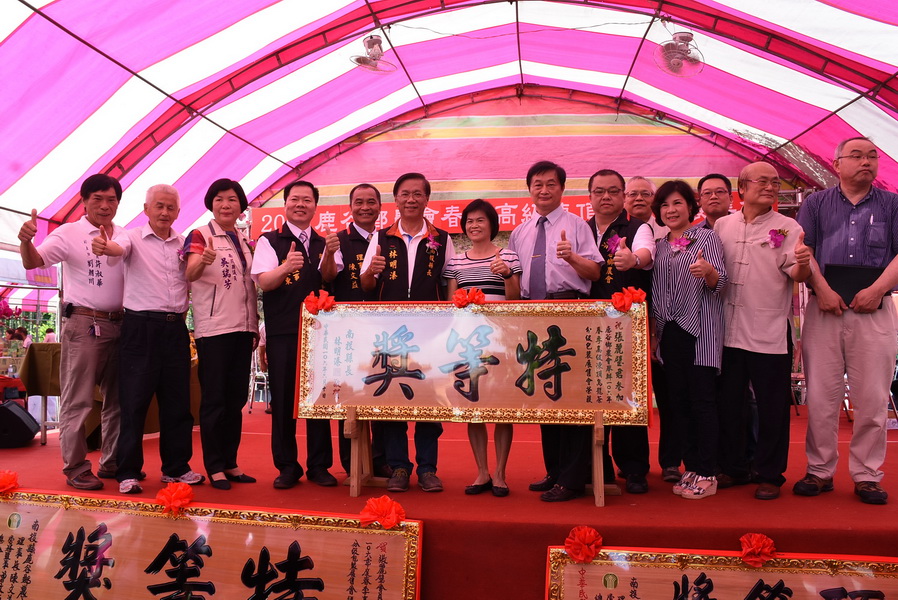 圖片-鹿谷地區春茶展售會登場 延溪公路車潮湧入