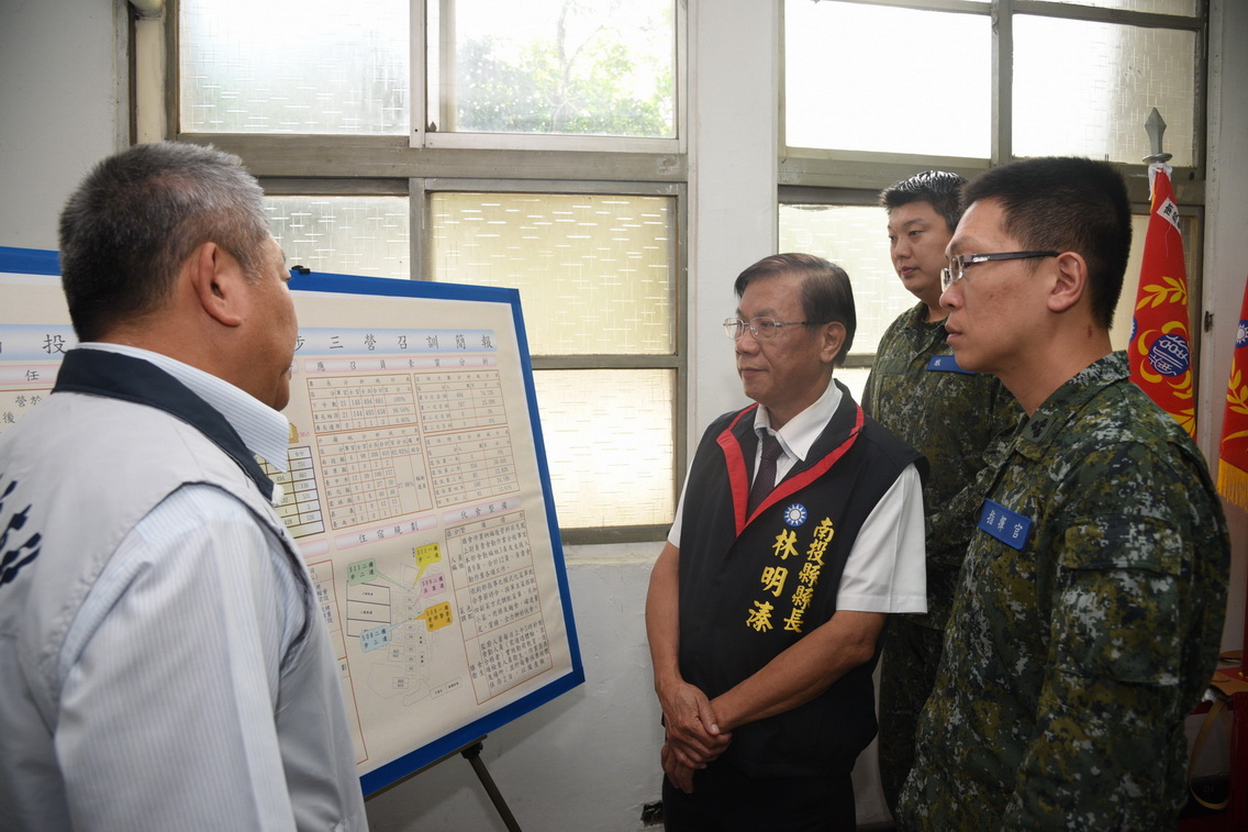 相關圖片2-林縣長成功嶺勞軍  致贈加菜金