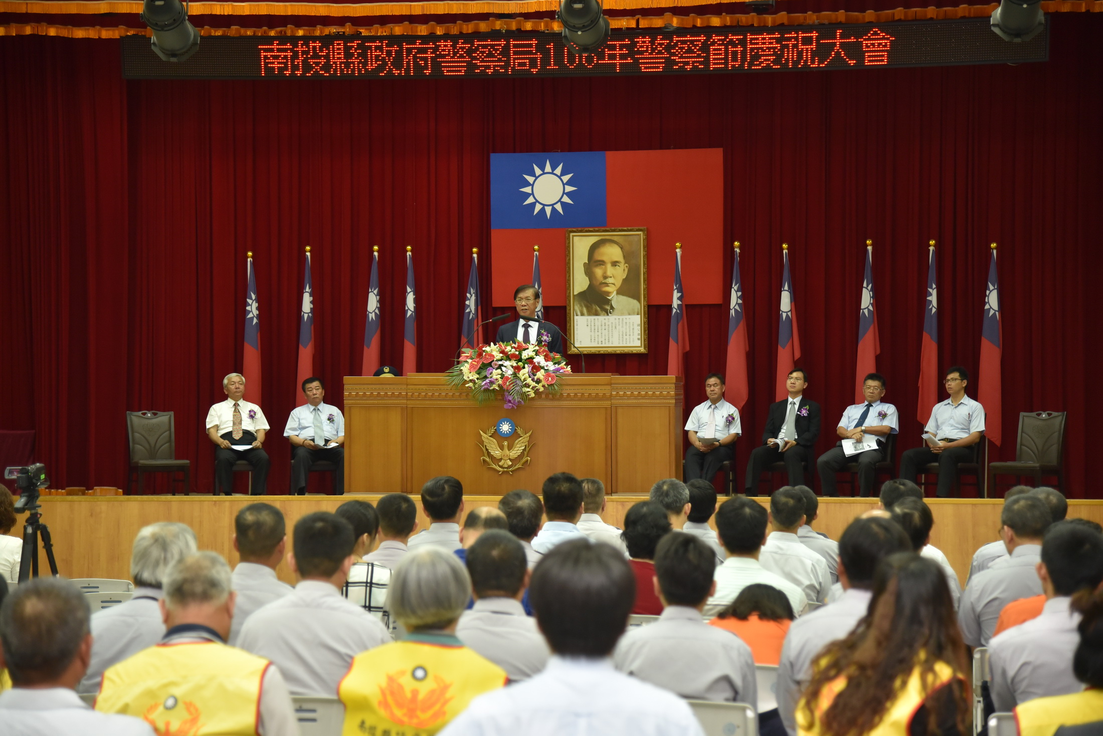 相關圖片1-林明溱體恤警方辛勞 編列1200萬元汰換車輛