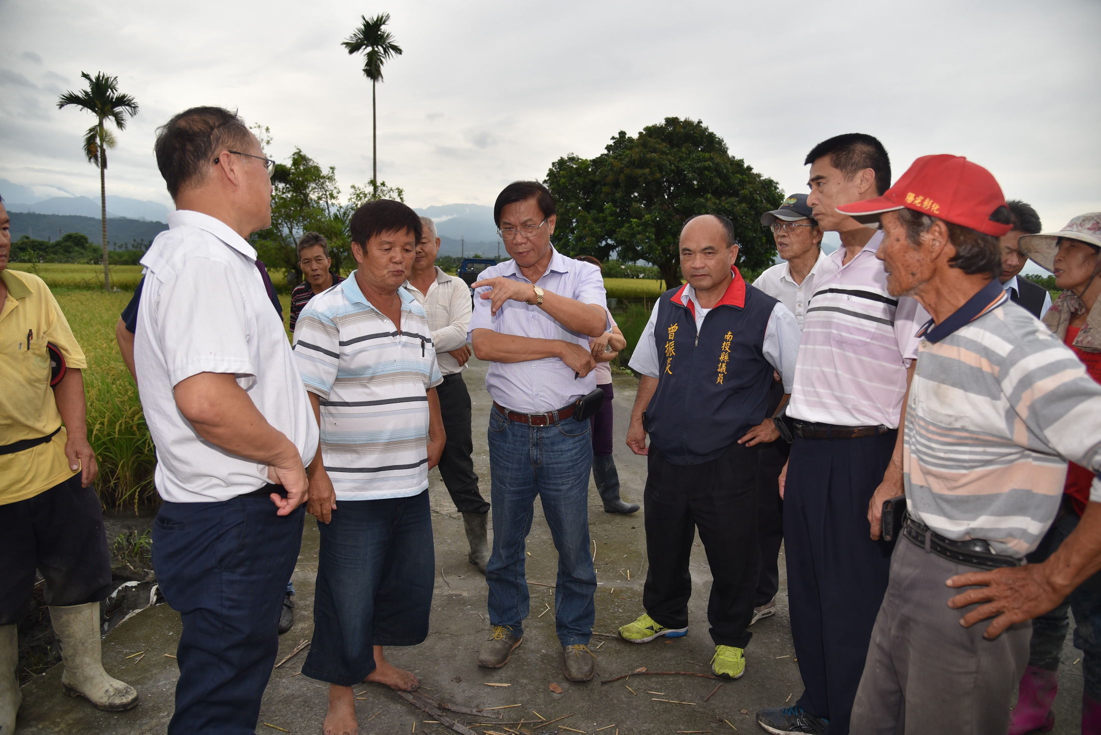 相關圖片1-林明溱會勘名間鄉多處道路 承諾儘速改善
