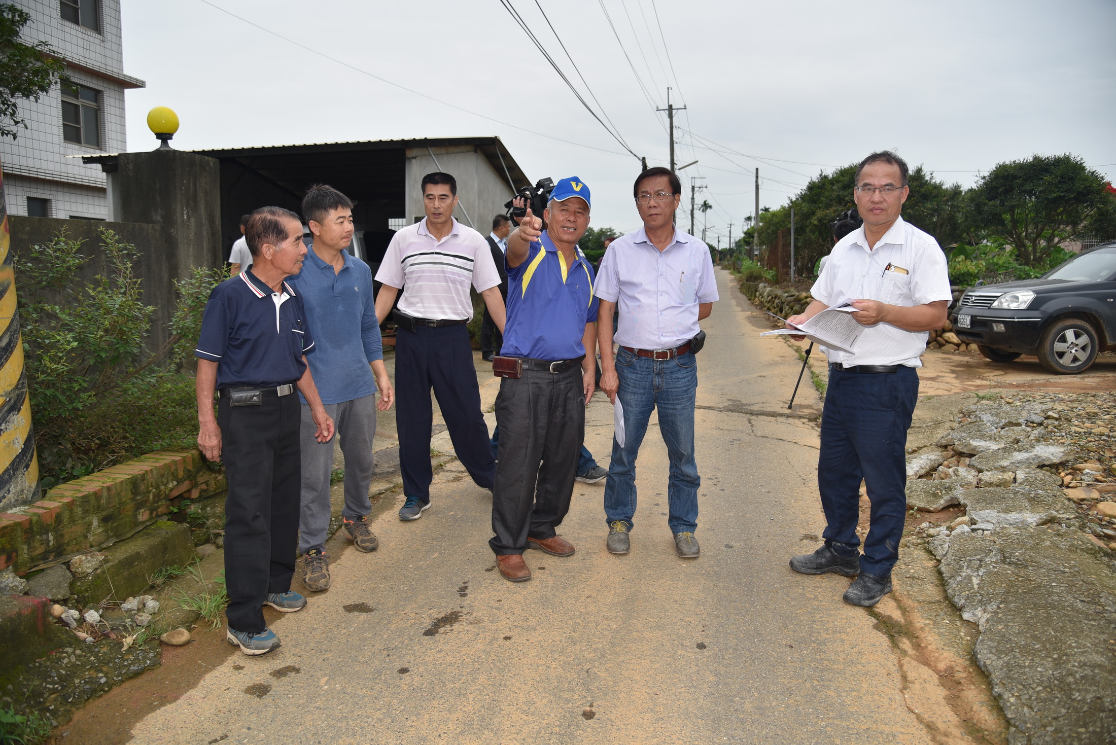 相關圖片2-林明溱會勘名間鄉多處道路 承諾儘速改善